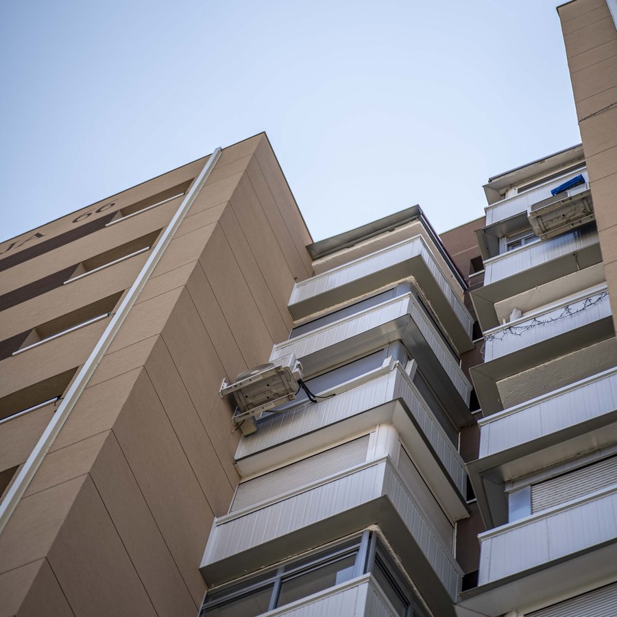 Fachada y balcones del edificio tras la rehabilitación